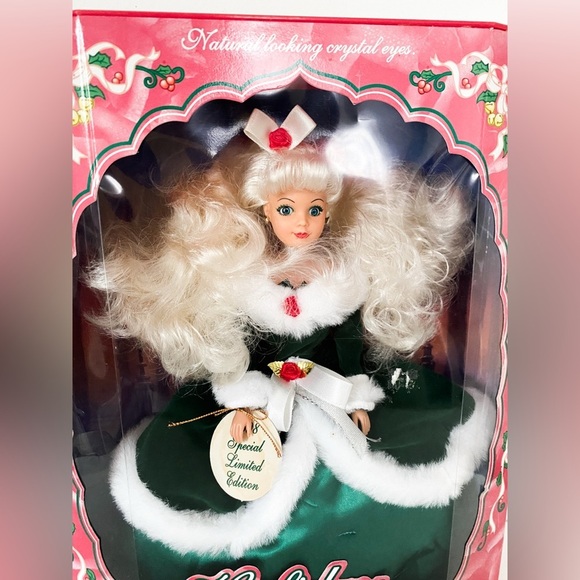 Vintage Jakks Pacific Holiday Holly 1998 Special Edition Doll, Green - Picture 2 of 3